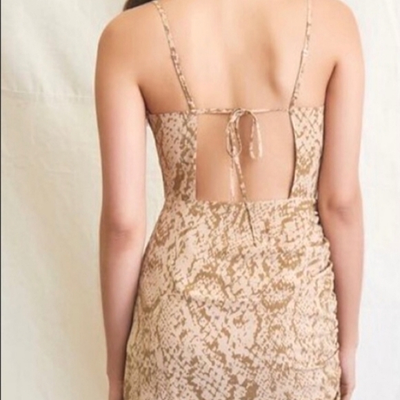 Cut-out Dress With Rouched Side - Picture 5 of 13